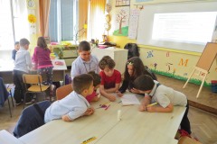 fg18-group-working-11